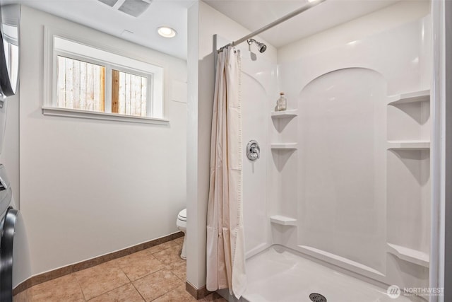 6543 12th Ave NW, Seattle, WA 98117 - full bath featuring a shower with curtain and tile patterned floors