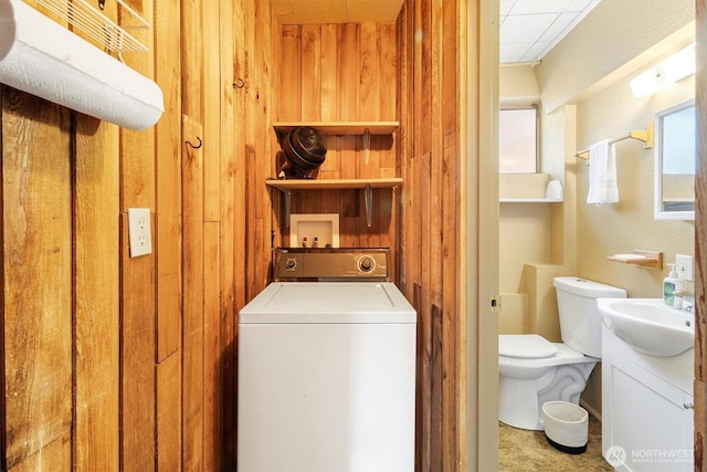 3909 Fielding Ave, Bellingham, WA 98229 - laundry area with washer / dryer and wood walls