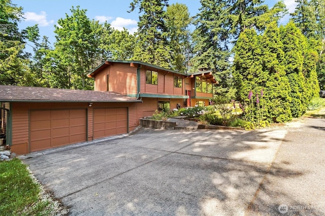 3909 Fielding Ave, Bellingham, WA 98229 - chalet / cabin with driveway and a garage