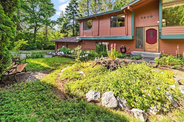 3909 Fielding Ave, Bellingham, WA 98229 - view of front facade with a garage
