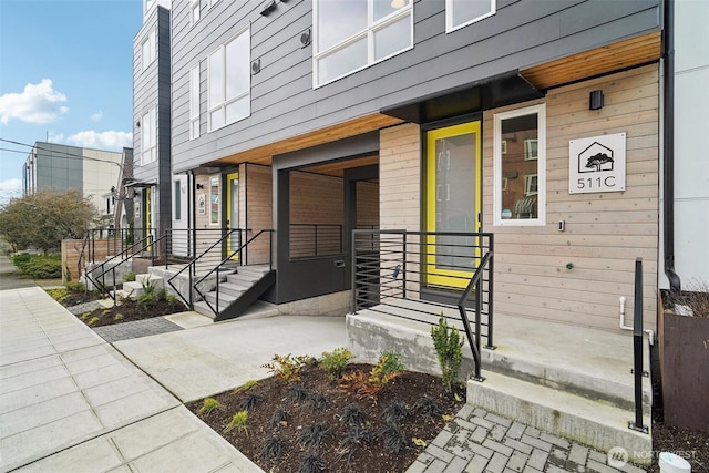 511 Howe St Unit C, Seattle, WA 98109 - entrance to property featuring a porch
