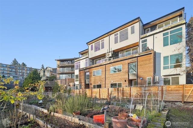 511 Howe St Unit C, Seattle, WA 98109 - view of apartment building / complex