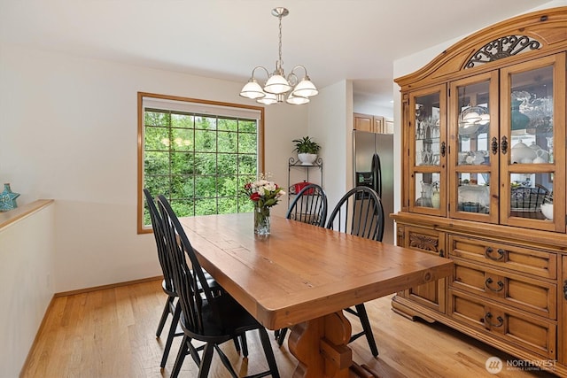 7123 NE 165th St, Kenmore, WA 98028 - dining space featuring light wood-style flooring and a chandelier