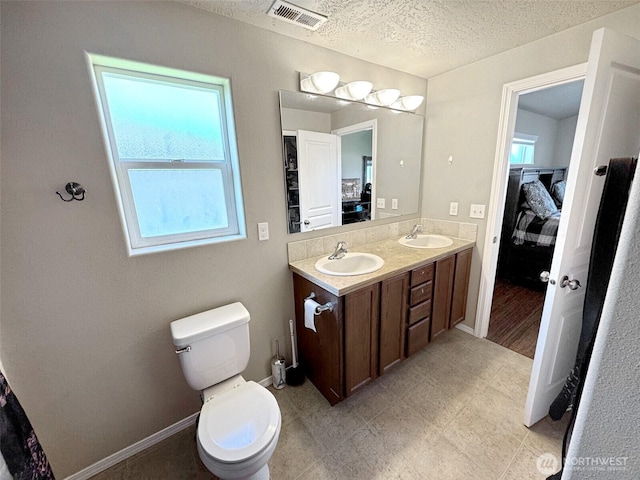 314 SW Homestead, College Place, WA 99324 - full bath featuring ensuite bath, double vanity, and a textured ceiling