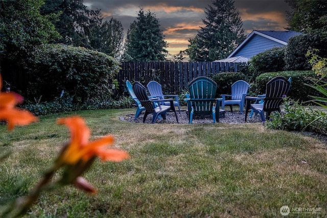 3041 S 201st St, Seatac, WA 98198 - view of yard at dusk