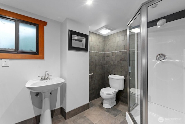 4628 Sunnyside Ave N, Seattle, WA 98103 - full bathroom featuring toilet and a stall shower