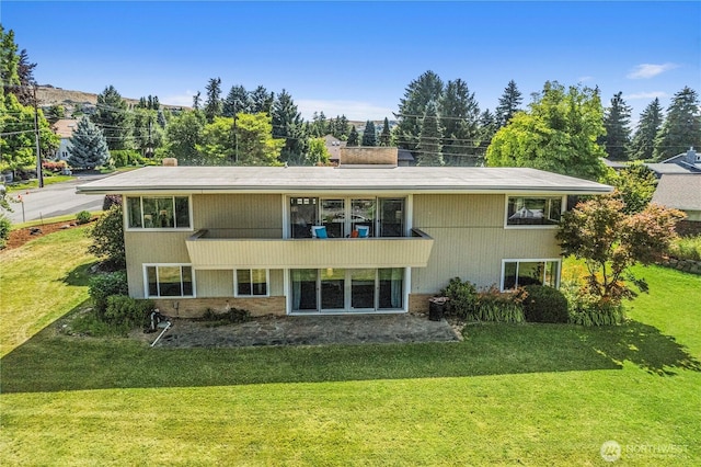 1840 Country Club Dr, East Wenatchee, WA 98802 - view of front of house featuring a front lawn and a chimney
