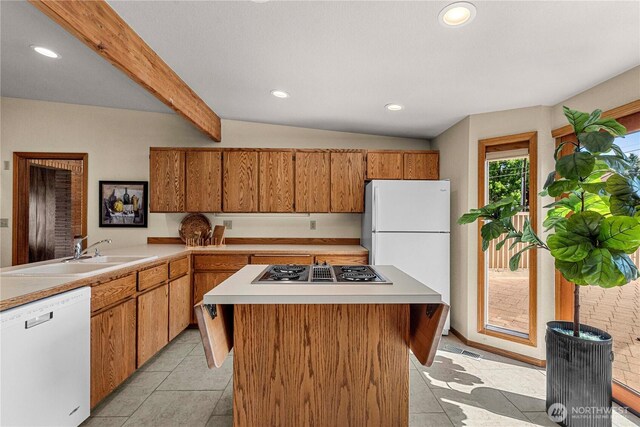 1840 Country Club Dr, East Wenatchee, WA 98802 - kitchen featuring white appliances, light tile patterned flooring, light countertops, a center island, and recessed lighting