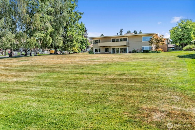 1840 Country Club Dr, East Wenatchee, WA 98802 - view of grassy yard