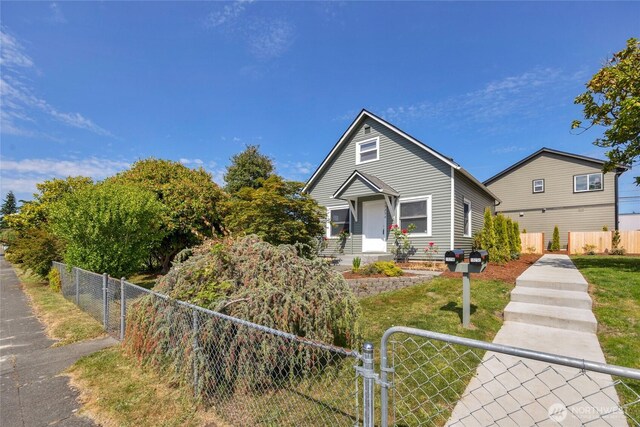 1925 Lombard Unit A, Everett, WA 98201 - bungalow-style house featuring a gate