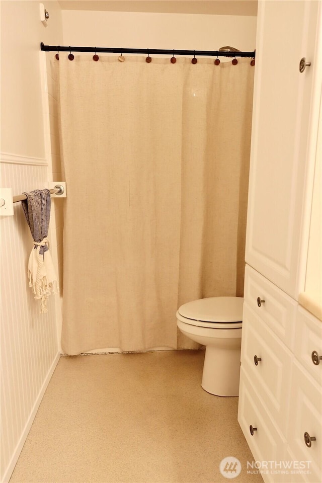 147 S 329th Pl Unit A, Federal Way, WA 98003 - full bathroom featuring a shower with curtain