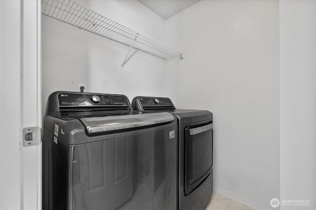 4714 Fairwood Blvd NE Unit 1301, Tacoma, WA 98422 - laundry area with washing machine and clothes dryer and baseboards
