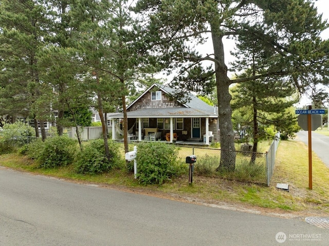 218 SW 15th St, Long Beach, WA 98631 - view of front facade featuring a porch