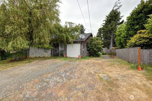 218 SW 15th St, Long Beach, WA 98631 - view of yard featuring driveway and a garage