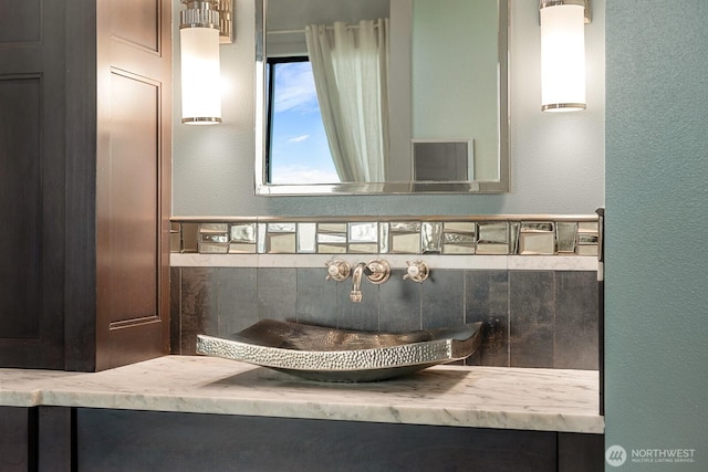 181 Utsalady Rd, Camano Island, WA 98282 - bathroom featuring a textured wall