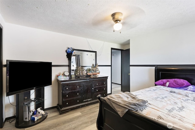 9307 Albert Way SE, Moses Lake, WA 98837 - bedroom with light wood-style flooring, a textured ceiling, and ceiling fan