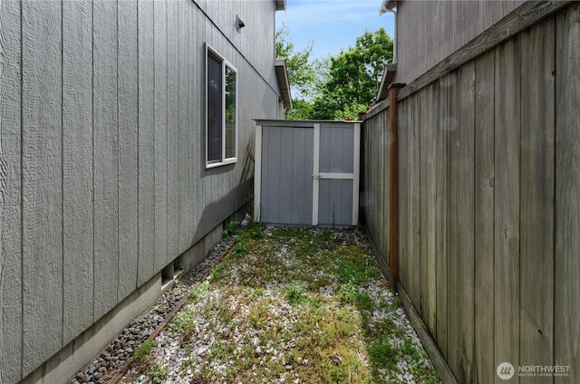 4101 Alabaster St SE, Lacey, WA 98503 - view of side of home with a shed
