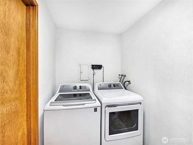 20219 7th Pl S, Des Moines, WA 98198 - laundry room featuring washer and dryer and electric panel