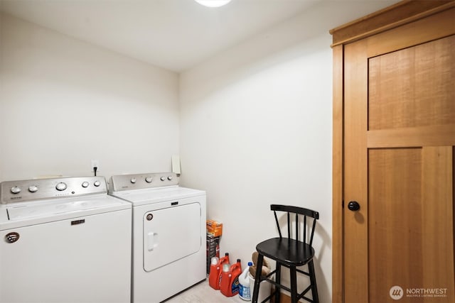 11211 Juniper Pl, Anderson Island, WA 98303 - laundry area featuring washing machine and dryer
