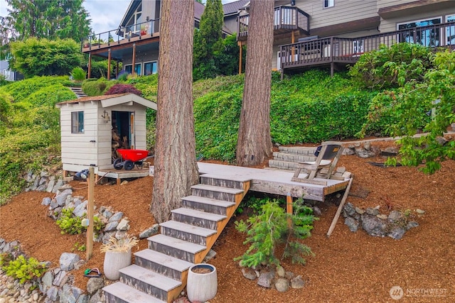 2505 211th Ave E, Lake Tapps, WA 98391 - view of yard featuring an outdoor structure and a balcony