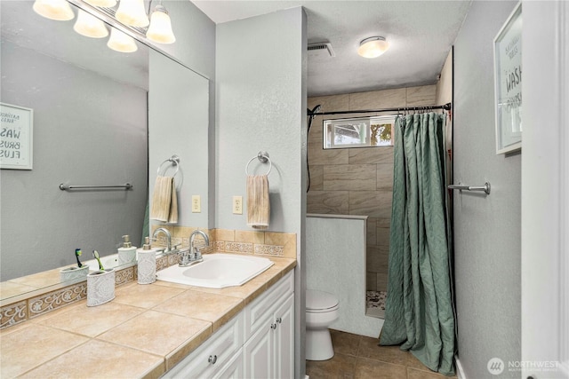 2505 211th Ave E, Lake Tapps, WA 98391 - bathroom with vanity, tiled shower, and tile patterned flooring