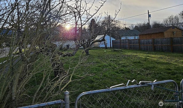 302 S Albert St, Port Angeles, WA 98362 - view of yard