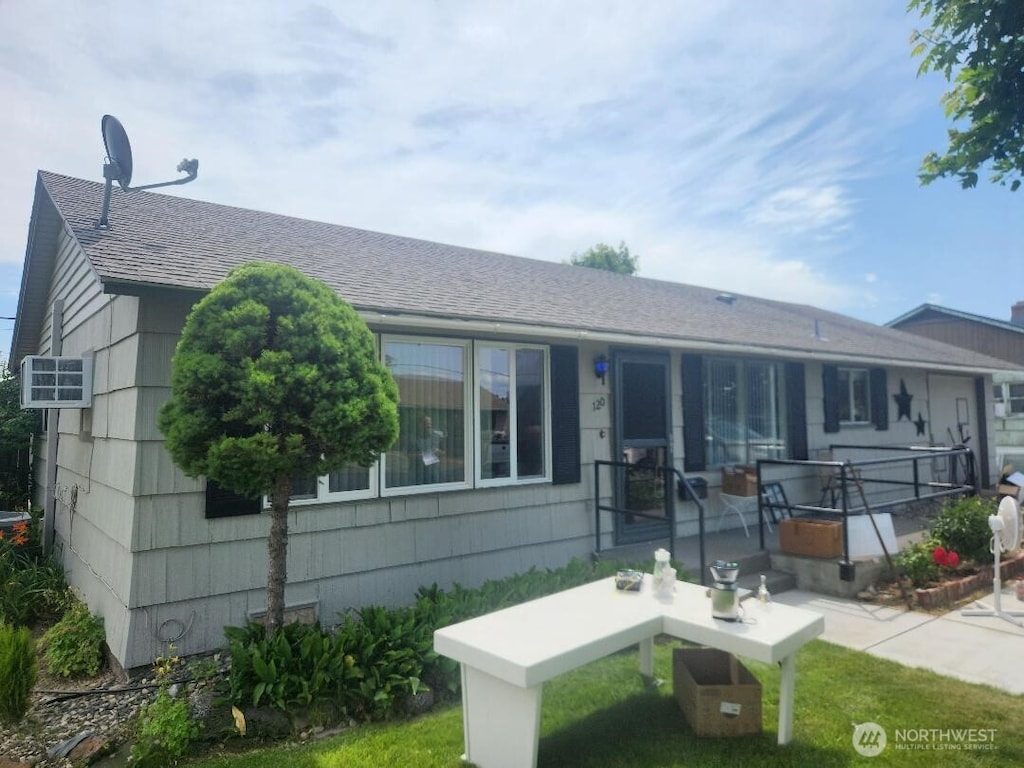 120 H St SE, Ephrata, WA 98823 - rear view of property featuring a shingled roof