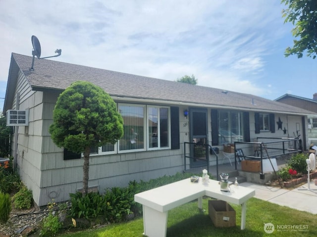 120 H St SE, Ephrata, WA 98823 - rear view of property featuring a shingled roof