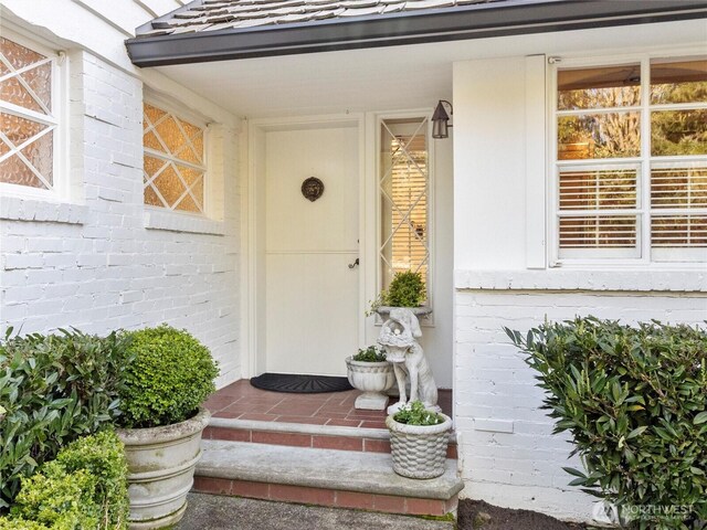 19263 Edgecliff Dr SW, Normandy Park, WA 98166 - view of exterior entry with brick siding and a porch