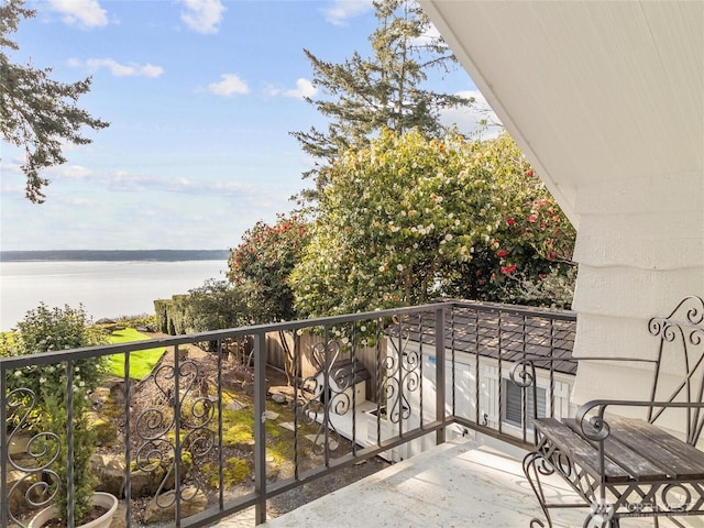 19263 Edgecliff Dr SW, Normandy Park, WA 98166 - balcony with a water view