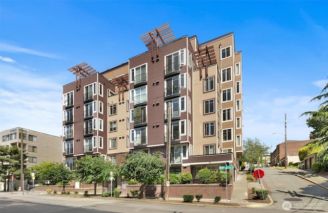124 Bellevue Ave E Unit 504, Seattle, WA 98102 - view of apartment building / complex