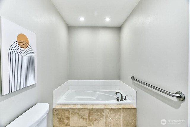 20 Cascade Ky, Bellevue, WA 98006 - bathroom featuring a bath and recessed lighting