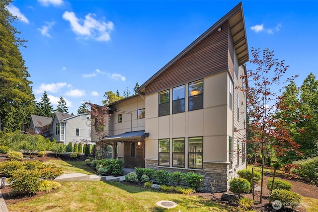 587 155th Pl NE, Bellevue, WA 98007 - view of front of property featuring stone siding and a front yard