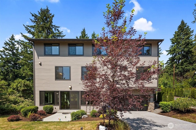 587 155th Pl NE, Bellevue, WA 98007 - view of front of property featuring driveway, a garage, and a front yard