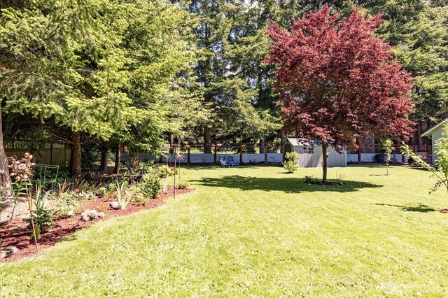 1043 NE Pennington Loop, Coupeville, WA 98239 - view of yard featuring an outdoor structure