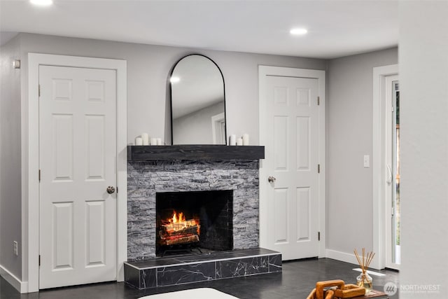 10403 Wauna St SW, Lakewood, WA 98498 - detailed view of a fireplace and recessed lighting