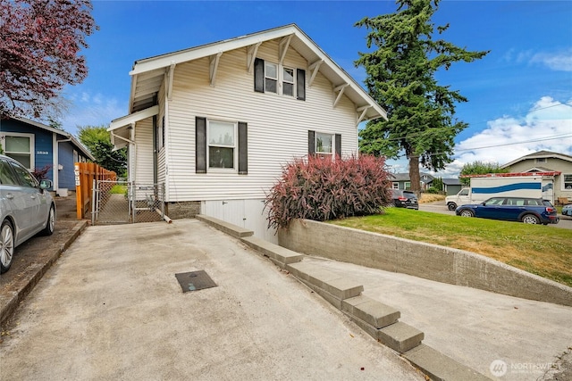 1639 King St, Bellingham, WA 98225 - view of front of home featuring a gate