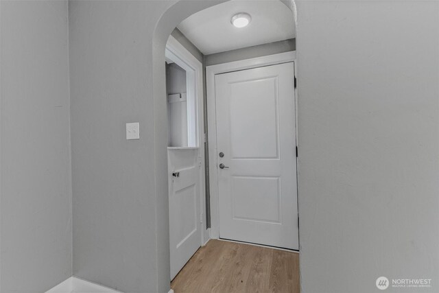 2849 Flordia St, Longview, WA 98632 - entryway featuring light wood finished floors and arched walkways