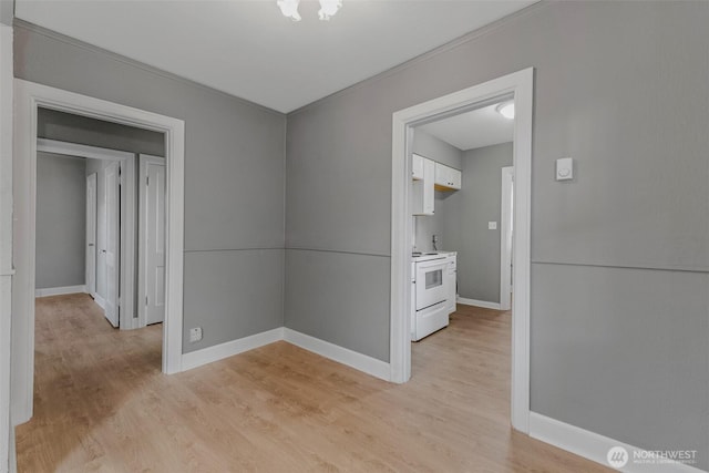 2849 Flordia St, Longview, WA 98632 - empty room featuring light wood-style flooring