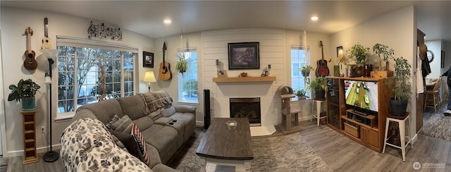 314 Birchwood Ln, Sedro Woolley, WA 98284 - living room featuring wood finished floors, a fireplace, recessed lighting, and vaulted ceiling
