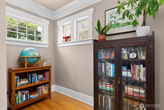 751 S 40th St, Tacoma, WA 98418 - sitting room with wood finished floors and ornamental molding