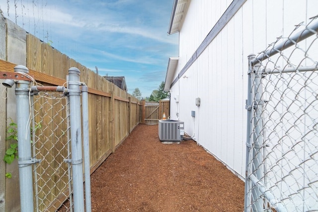 2316 67th Ave NE, Tacoma, WA 98422 - view of home's exterior featuring a central AC unit