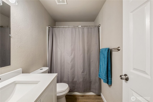 1513 154th St E, Tacoma, WA 98445 - full bath featuring wood finished floors, vanity, and a shower with curtain