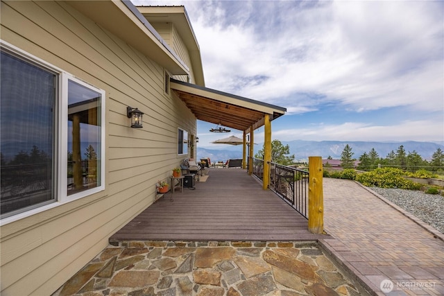95 Horizon Ln, Chelan, WA 98816 - wooden terrace with a mountain view