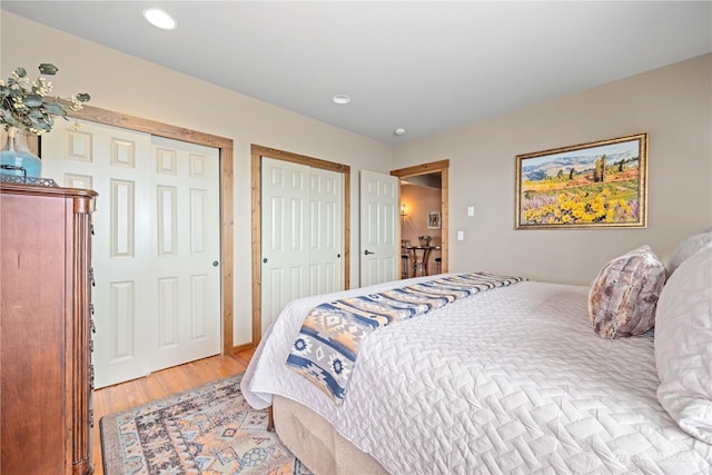 95 Horizon Ln, Chelan, WA 98816 - bedroom with light wood finished floors, multiple closets, and recessed lighting