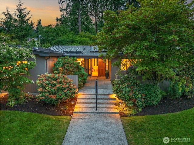 2325 38th Ave E, Seattle, WA 98112 - view of front of house with a front lawn