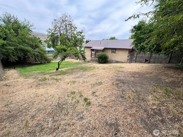 552 Maple St S, Okanogan, WA 98844 - view of yard