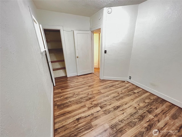 552 Maple St S, Okanogan, WA 98844 - unfurnished bedroom with light wood-style floors and a textured ceiling
