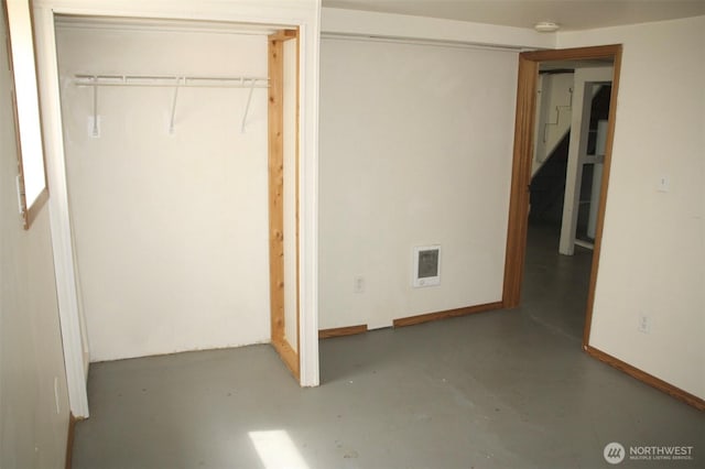 552 Maple St S, Okanogan, WA 98844 - unfurnished bedroom with finished concrete floors and a closet
