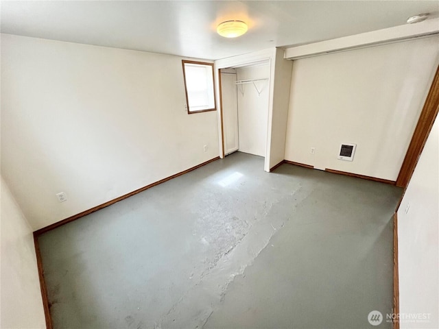 552 Maple St S, Okanogan, WA 98844 - unfurnished bedroom with finished concrete flooring and a closet